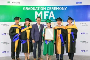 Manulife Việt Nam trao chứng chỉ cho 35 tư vấn viên xuất sắc