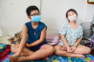 Câu chuyện của những đứa trẻ có mẹ làm tài xế Grab