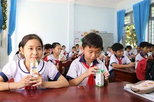 Phụ huynh-thầy trò Bến Tre hài lòng chương trình sữa học đường