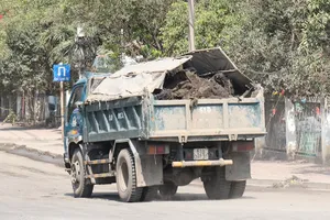 Người dân té ngã, chảy máu vì… con đường đau khổ