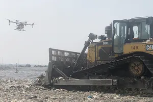 VWS sử dụng thiết bị không người lái phun khử mùi bãi rác