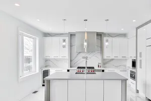 Tủ bếp Acrylic bóng gương và những ưu điểm vượt trội