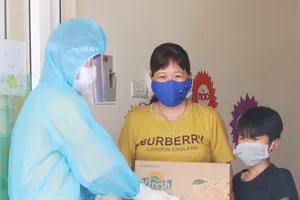 Vinamilk tặng sữa và 3.000 phần quà cho trẻ bị cách ly vùng dịch