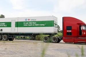 VPBank chuyển 4 container xét nghiệm COVID-19 cho TP.HCM, Bình Dương