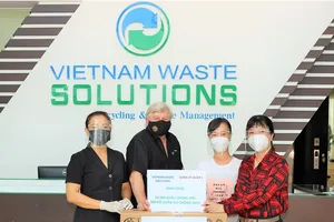 VWS tặng vật tư y tế hỗ trợ tuyến đầu chống dịch tại TPHCM