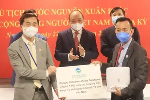Ông David Duong tặng thêm 1.000 máy thở cho Việt Nam