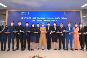 Lễ kí kết hợp tác phân phối dự án The Grand Manhattan