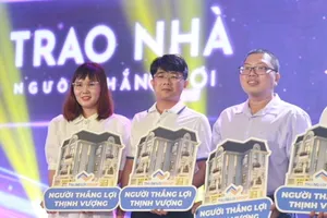 Công ty bất động sản tặng gần 80 tỉ đồng mua xe, nhà cho nhân viên