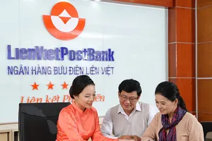 Người cao tuổi, bảo hiểm và ngân hàng cùng thúc đẩy xã hội không tiền mặt