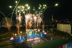 Đại nhạc hội Light Up Viet Nam của VPBank bùng nổ không gian mạng