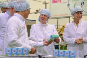 Thứ trưởng Ngoại giao Hà Lan thăm Nhà máy FrieslandCampina Bình Dương