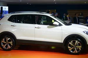 Volkswagen ra mắt mẫu SUV đô thị T-Cross giá hơn 1 tỷ đồng