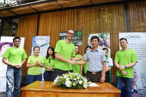 Trồng cây để tái sinh 4 hecta rừng trong Vườn Quốc gia Cát Tiên