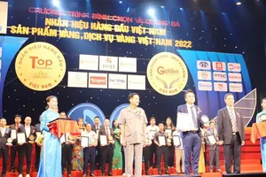 Phương Trang đạt ‘Top 10 Nhãn hiệu hàng đầu và Dịch vụ vàng Việt Nam năm 2022’