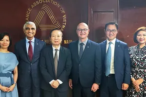 CEO Manulife Châu Á cam kết đầu tư lâu dài vào ngành bảo hiểm nhân thọ và sức khỏe tại Việt Nam