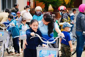 SASCO tặng quà và xe đạp cho học sinh khó khăn ở Đà Lạt trước thềm năm học mới