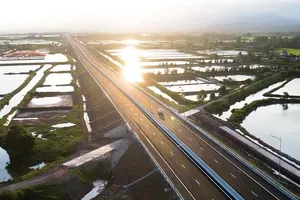 Phía sau vẻ hiện đại của cao tốc nghìn tỷ Vân Đồn – Móng Cái