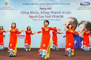 Vinamilk đồng hành cùng hơn 2.000 người cao tuổi thủ đô nhân Ngày Quốc tế người cao tuổi