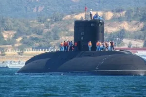 Việt Nam cần tàu ngầm hơn tàu sân bay