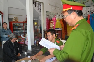 Làm giả giấy tờ để lừa đảo tiền tỷ của em vợ