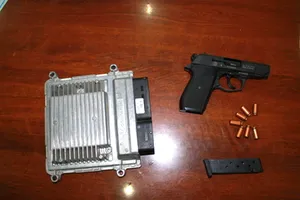 Tháo trộm hộp đen ôtô rồi đòi tiền chuộc