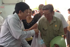 Hội CCB Sở Tư pháp TP.HCM trao quà tết cho hộ nghèo