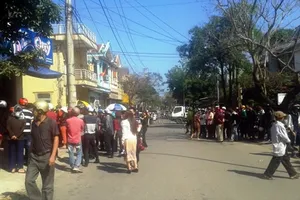 Đi chơi tết về khuya, vợ bị chồng đâm chết