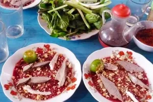 Mồng 1 Tết, chết vì ăn tiết canh lợn 