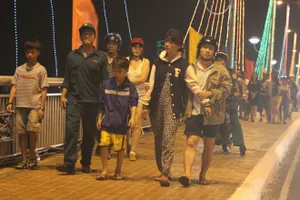 Buồn đời, một thanh niên nhảy cầu tự tử 