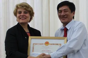 Đẩy mạnh giáo dục song ngữ cho trẻ em dân tộc thiểu số