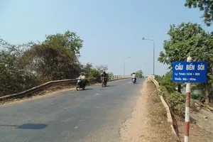 Một học sinh lớp 8 nhảy sông tự tử