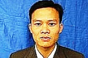 Thầy giáo đưa học sinh lớp 8 vào nhà nghỉ