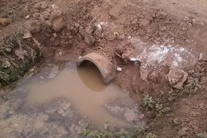 Cảnh sát lần manh mối phần xương phi tang dưới cống