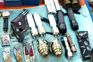 Hơn nửa triệu một quả lựu đạn ở vỉa hè Sài Gòn