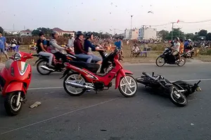 Nhập viện vì vướng phải dây thả diều