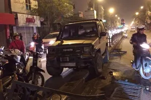 Đâm gục cô gái rồi bỏ chạy, tài xế bị dân đuổi đánh