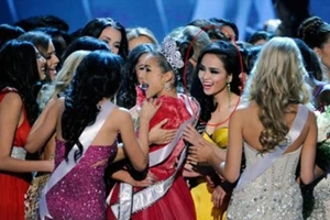 Yêu cầu Diễm Hương giải trình vụ “gian dối” thi Hoa hậu Hoàn vũ