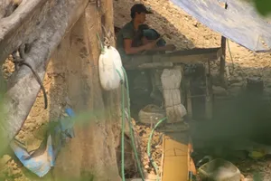 “Vàng tặc” lộng hành, chính quyền bất lực