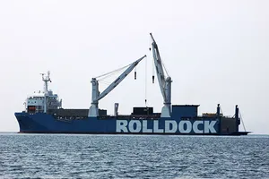 Tàu ngầm HQ-183 TP Hồ Chí Minh vào quân cảng Cam Ranh an toàn