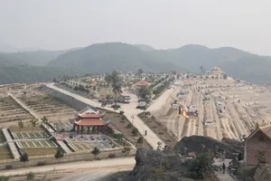 Lăng mộ tiền tỷ ở Hòa Bình