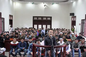 Vụ dân hai xã hỗn chiến: Tòa chưa thể tuyên án