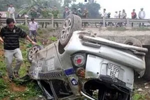 Ly kỳ vụ 3 tên cướp đẩy lái xe taxi xuống vực