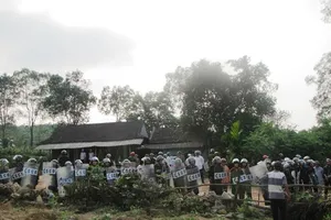 Hơn 100 công an giải cứu 4 đồng nghiệp bị dân vây đánh