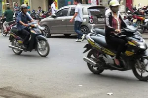 Đâm chết bạn nghiện trên vỉa hè