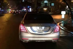 2 ôtô tiền tỷ dùng chung biển số tứ quý 8