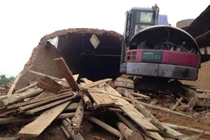 Sập mái vòm lò gạch, 1 người tử vong