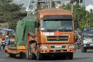 Hàng chục xe khủng “tàng hình” lọt lưới kiểm tra