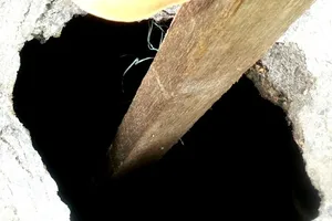 Hố tử thần sâu hơn 2m nằm giữa ngã ba