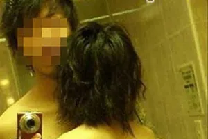 Thiếu nữ bị tống tình, tiền vì... clip sex