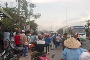 Xác chết gần trạm chờ xe buýt